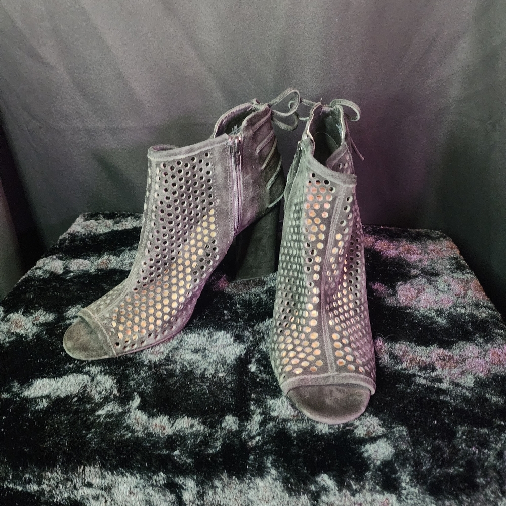 Gianni Bini Black Peep Toe Size 9.5 Heeled Booties